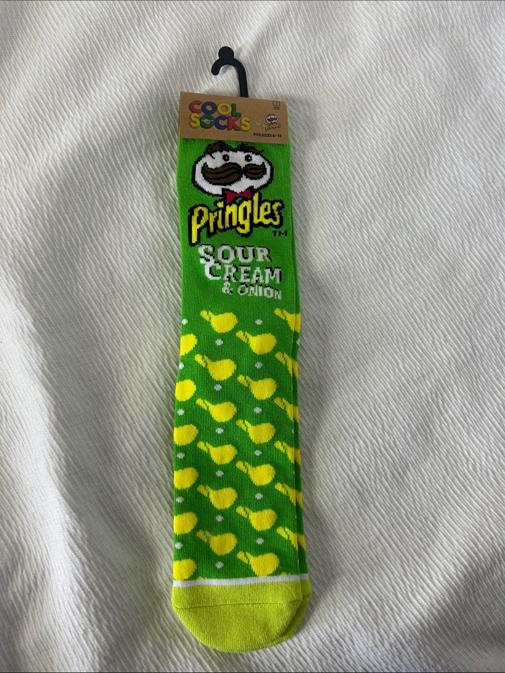 Pringles-branded green socks
